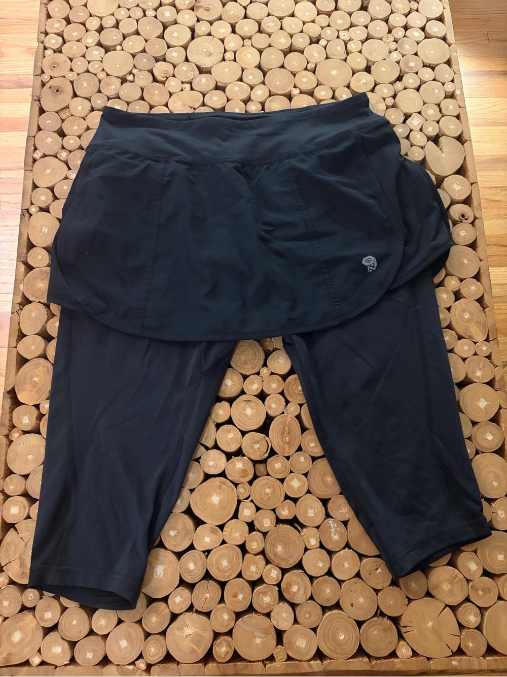 Women’s Mountain Hardwear Black Skorted Capri Leggings